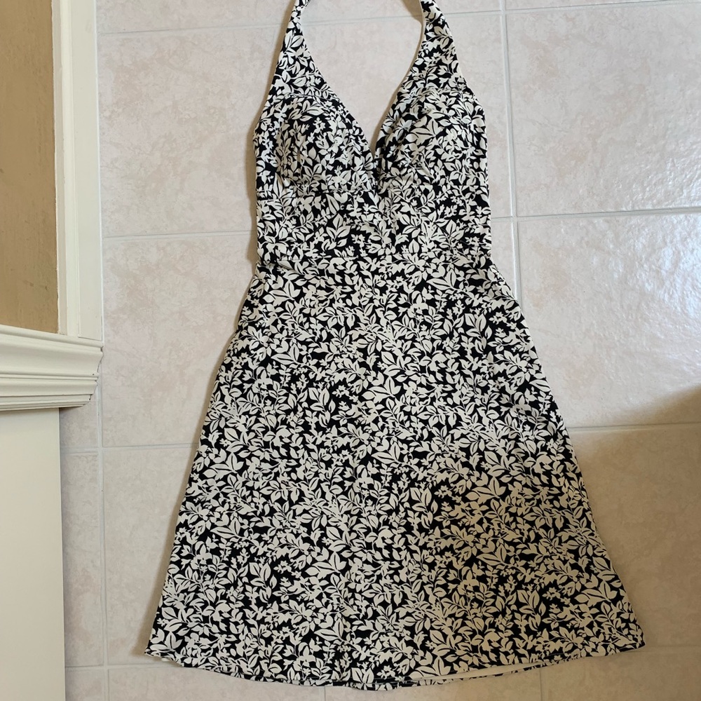 White House Black Market - Size 2 - Halter Dress